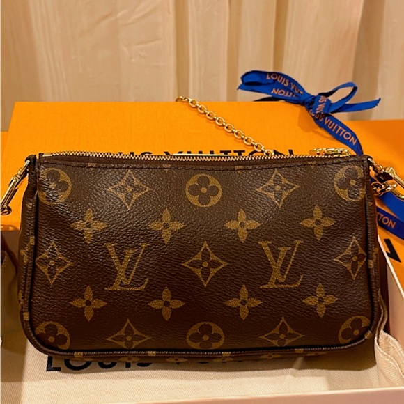 💯% Authentic Louis Vuitton Pochette✨ - Picture 5 of 16